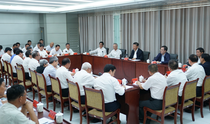 8月19日至22日，中共中央總書記、國(guó)家主席、中央軍委主席習(xí)近平在甘肅考察。這是19日下午，習(xí)近平在敦煌研究院同有關(guān)專家、學(xué)者和文化單位代表座談并發(fā)表重要講話。